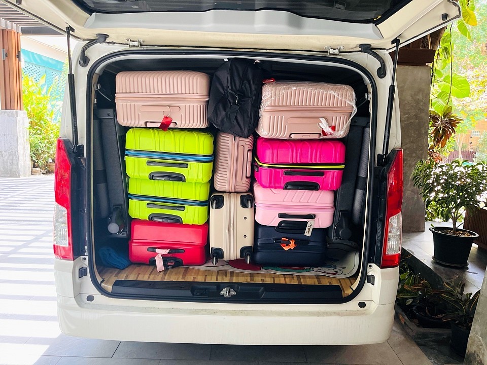 รถตู้ ของเรา ยังมี.. รถตู้คันเล็ก ค่อยรอขึ้นกระเป๋า ส่งออก  🛫  สนามบิน 3 รถตู้  ✈️  ทุกระดับ ประทับใจ แน่นอน